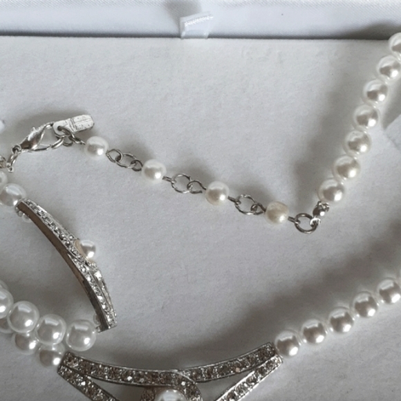Vintage White Pearls Necklace & Bracelet Set - Picture 4 of 9